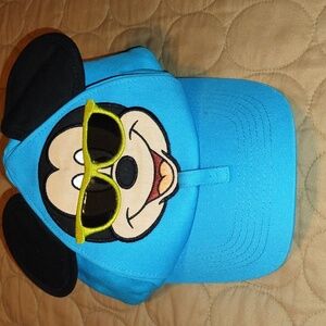 Disney World Hat. New, no Tag.